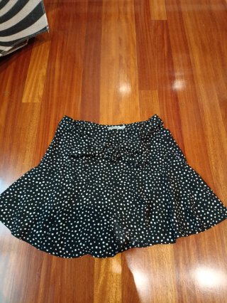 Falda corta lunares