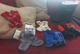Lote Ropa Nieve Niños: Botas, Guantes y Calcetines