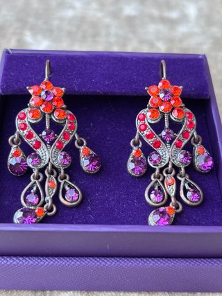 Pendientes largos con pedrería