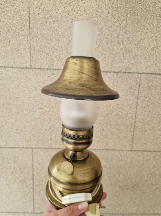 Lámparas estilo quinqué.