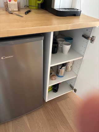 Mueble cocina Ikea con frigorífico y microondas