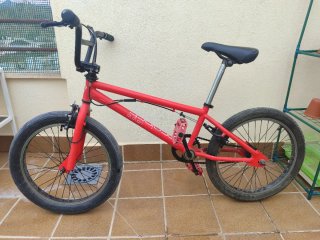 Bicicleta BMX Roja