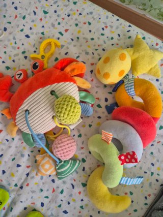 Juguetes para bebé: cangrejo y espiral
