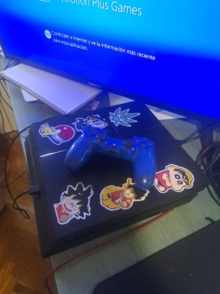 PS4 (PlayStation 4) 500GB + Mando + 6 Juegos