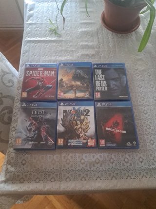 PS4 (PlayStation 4) 500GB + Mando + 6 Juegos