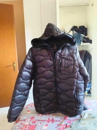 Blauer Giubbotto Imbottito Cappuccio Nero