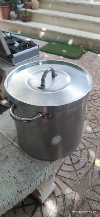 Olla grande de aluminio plateada 20l