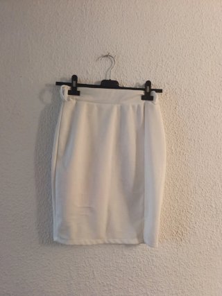 Falda blanca tubo