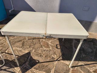 Tavolino picnic con 4 sedie pieghevoli