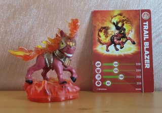 Skylanders Trail Blazer figurina e carta