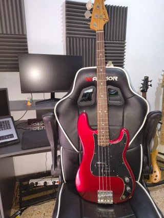 Bajo Fender Precision Nate Mendel Signature