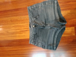 Pantalón corto gris