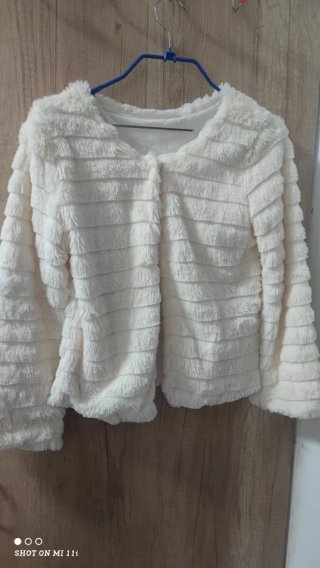 Abrigo de pelo sintético blanco