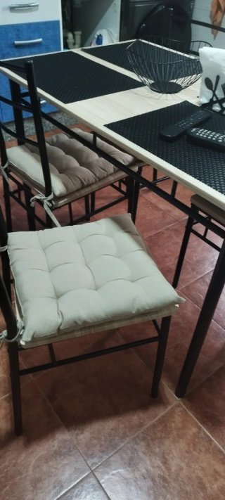 Mesa de comedor con sillas