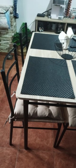 Mesa de comedor con sillas