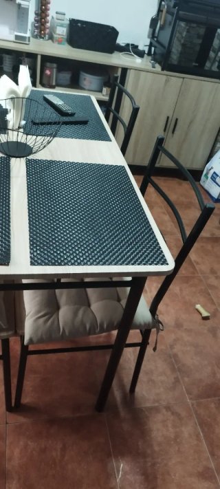 Mesa de comedor con sillas