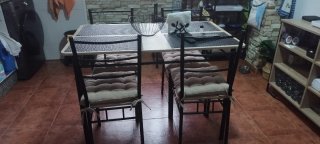 Mesa de comedor con sillas