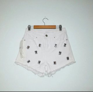 Shorts bianchi con applicazioni