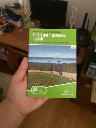 La Via del Trasimeno a piedi. Un percorso ad an...