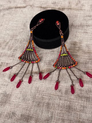 Pendientes largos abanico con pedrería