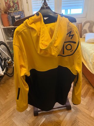 Abrigo Nieve Apreski Amarillo y Negro
