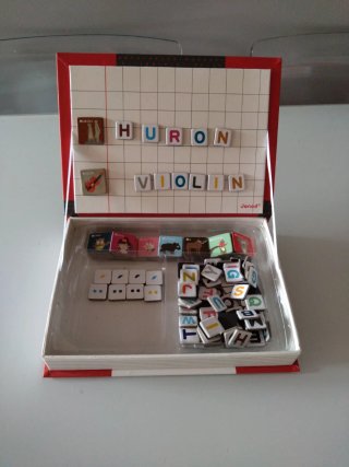 Juego Educativo MagnetiBook Janod Alfabeto
