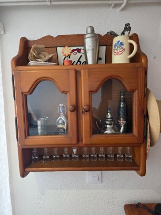 Comoda, estanterias, vitrina y arcón provenzal