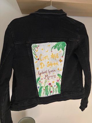 Chaqueta vaquera pintada a mano Cien Años de Soled