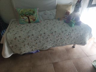 Cama de 90 con estructura metálica y colchón