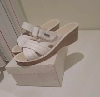 Sandalias Blancas con Cuña