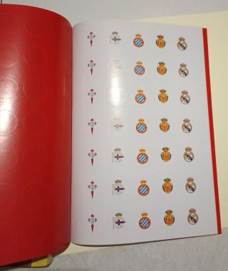 Libreta Coca-Cola y juego de fútbol-chapas