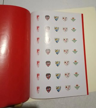 Libreta Coca-Cola y juego de fútbol-chapas