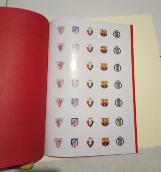 Libreta Coca-Cola y juego de fútbol-chapas