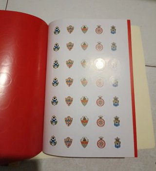 Libreta Coca-Cola y juego de fútbol-chapas