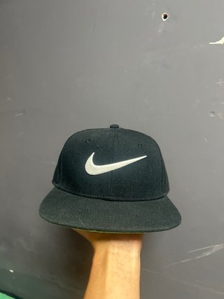 Gorra Nike Negra y Verde