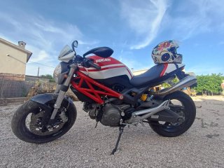 Ducati Monster 696