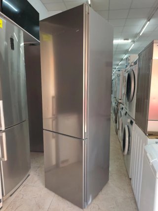 Nevera Liebherr plateada