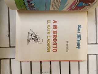 Libro de cuentos Disney antiguo