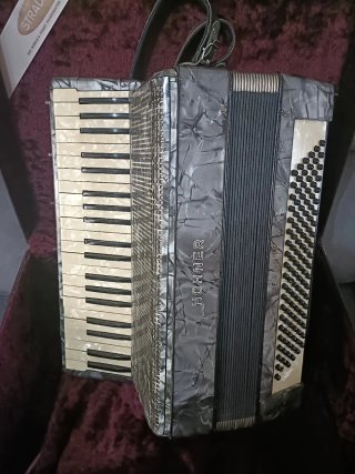 Acordeón Hohner Verdi III B 120 Bajos