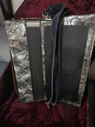 Acordeón Hohner Verdi III B 120 Bajos