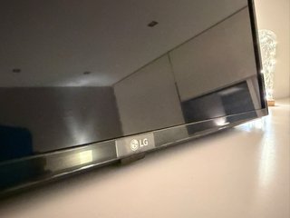 TV LG 32 pulgadas + soporte para colgarla