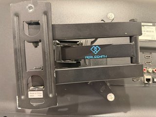 TV LG 32 pulgadas + soporte para colgarla