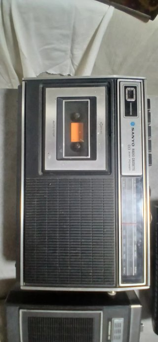 Lote 2 Radios Antiguas Sanyo y Philips
