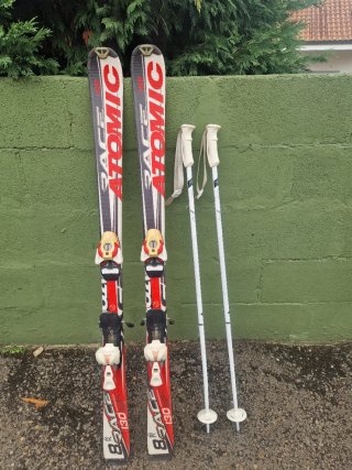 Esquís ATOMIC RACE 8 130cm + Bastones 105cm