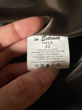 Abrigo largo marrón con cuello de pelo