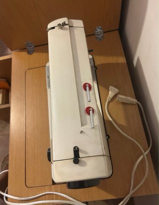 Máquina de coser eléctrica vintage