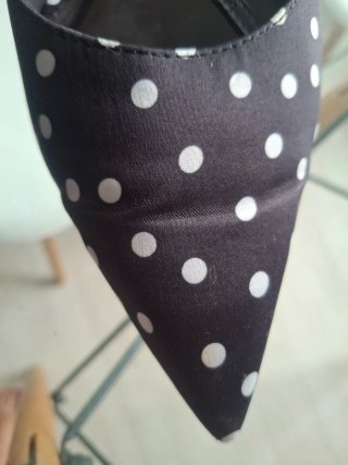 Zapatos de Tacón Negros con Lunares