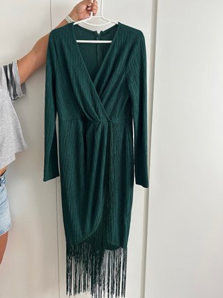 Vestido de fiesta verde con flecos