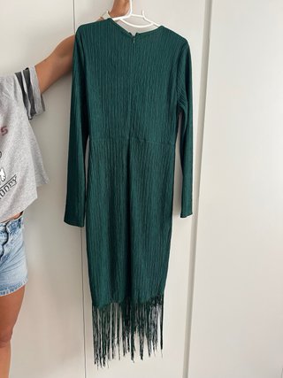 Vestido de fiesta verde con flecos
