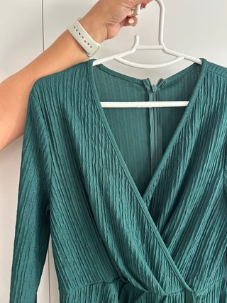 Vestido de fiesta verde con flecos